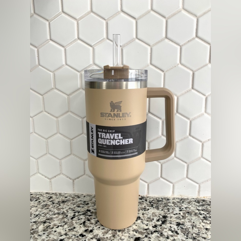 Stanley DRIFTWOOD (light brown/sand) Rare Color 40oz Adventure Quencher NWT